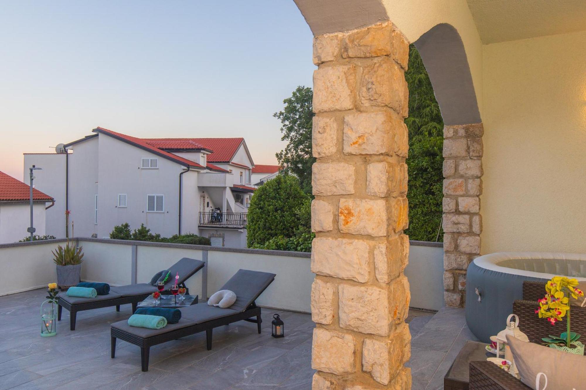 Apartment Tara With Seaview Krk Town Extérieur photo