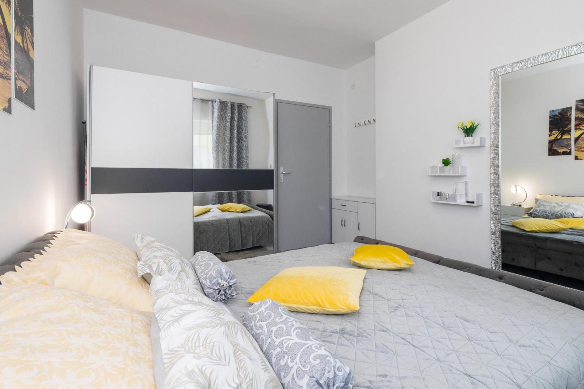 Apartment Tara With Seaview Krk Town Extérieur photo