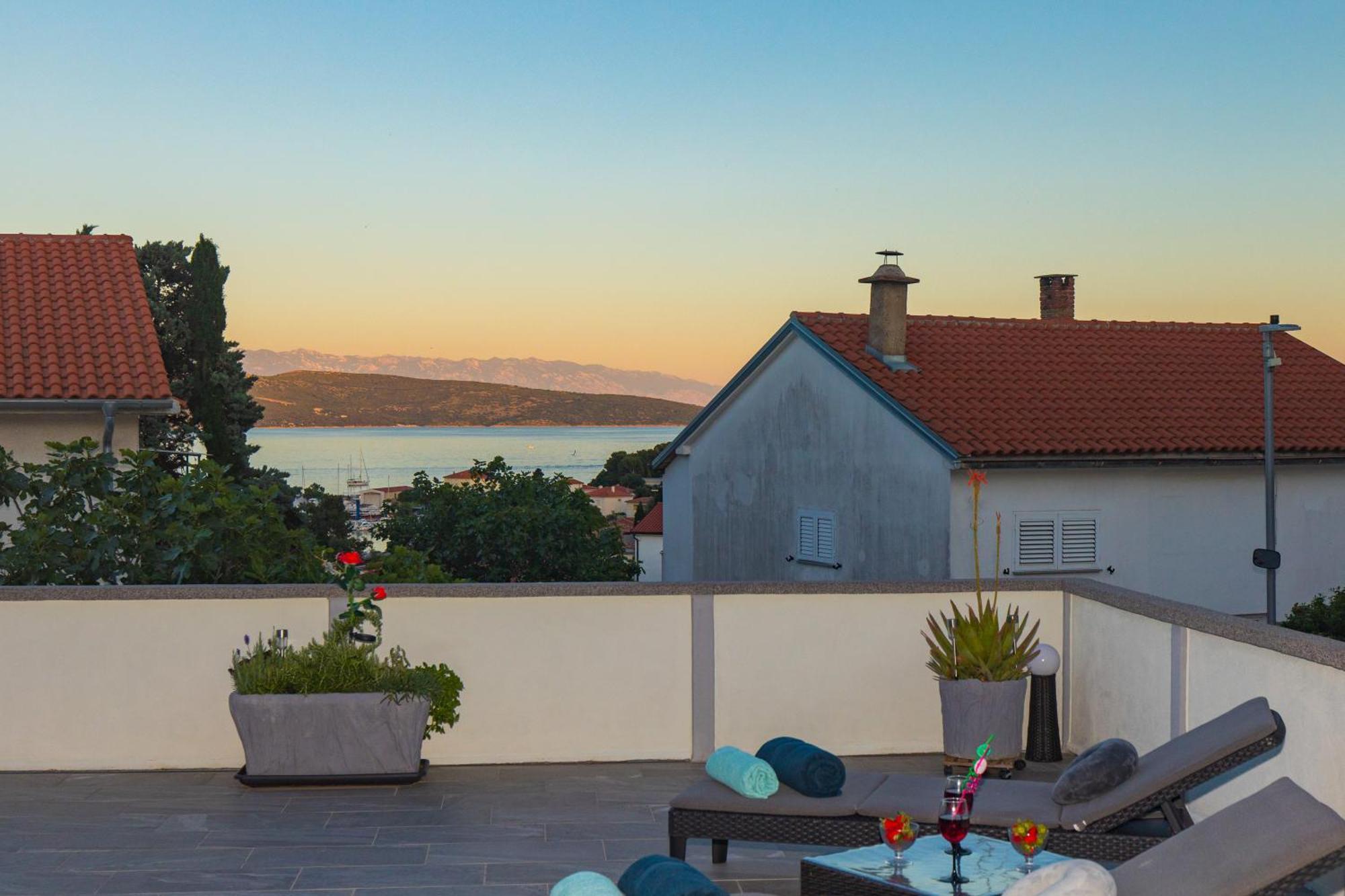 Apartment Tara With Seaview Krk Town Extérieur photo